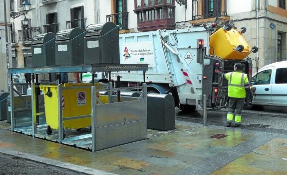 Los comerciantes de la Parte Vieja dicen que el sistema de recogida de