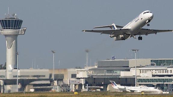 Detenido por una falsa alerta de bomba para que su novia no perdiera el avión en Burdeos