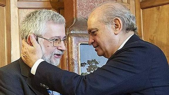 El ministro de Interior propone al periodista Florencio Domínguez como director del centro de víctimas