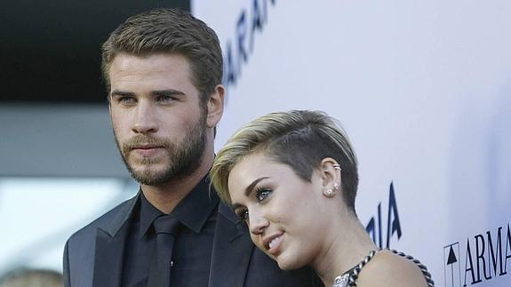 Miley Cyrus sigue cautivada por Liam Hemsworth