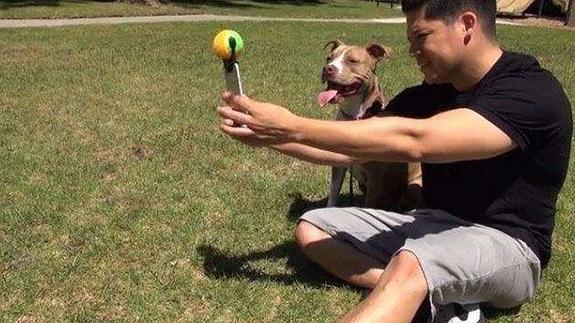 Un invento para lograr el selfie perfecto con su mascota