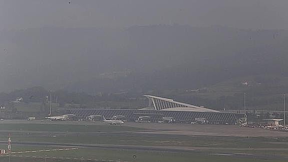 La niebla obliga a desviar siete vuelos de Loiu a Santander