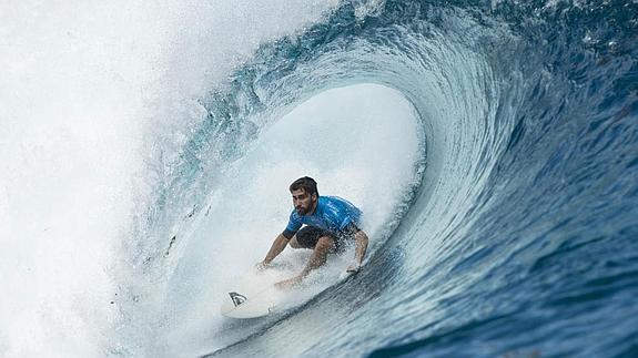 Aritz Aranburu se mide a Julian Wilson y Miguel Pupo en el CT de Hossegor