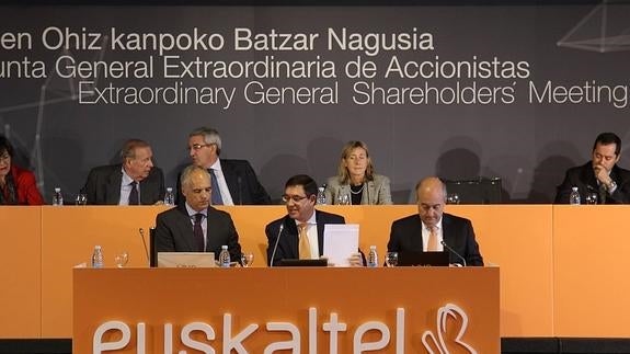 Los accionistas de Euskaltel dan el visto bueno a la adquisición de R y autorizan ampliar capital por 255 millones