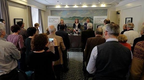 Un informe de Pagazaurtundua homenajea a los profesores críticos con ETA