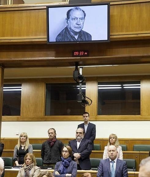 El Parlamento Vasco recuerda a Brouard, asesinado por los GAL hace 31 años