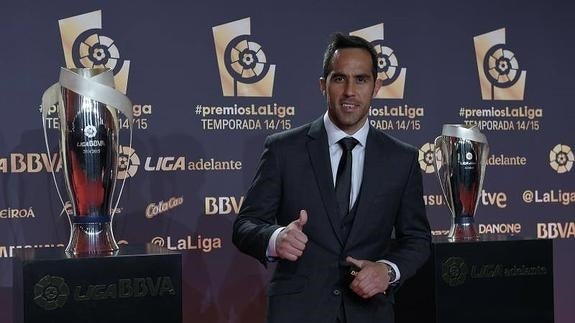 Bravo se enfada con la Liga por el vídeo que precedió a su premio: «Es lamentable»