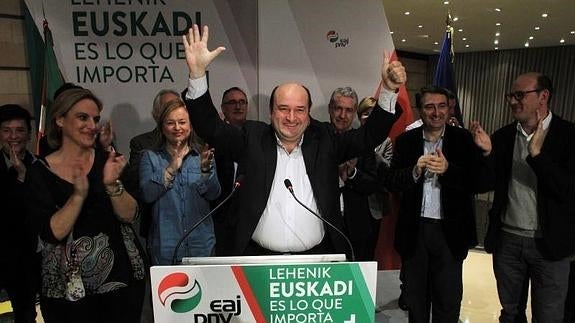 El PNV confirma que no apoyará a Rajoy y critica «el cierre de filas en torno a una España grande y libre»