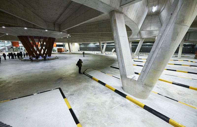 Un informe de los bomberos obliga a retrasar la inauguración de la estación de autobuses de Donostia