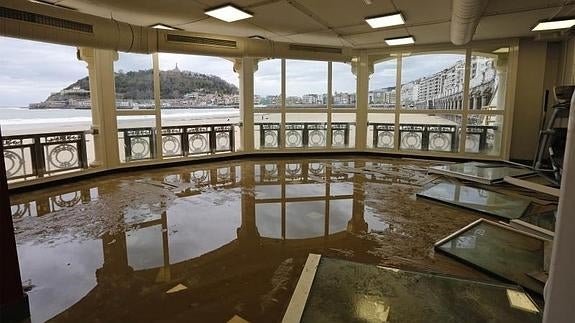 «La ola entró como un misil y lo destrozó todo»