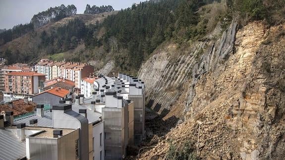 Alokabide moviliza más de 100 viviendas para realojar a los afectados por el desprendimiento de Ondarroa