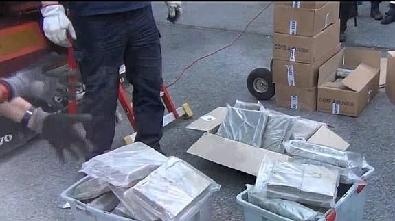Agentes aduaneros de Bayona decomisan 957 kilos de cannabis en menos de 24 horas