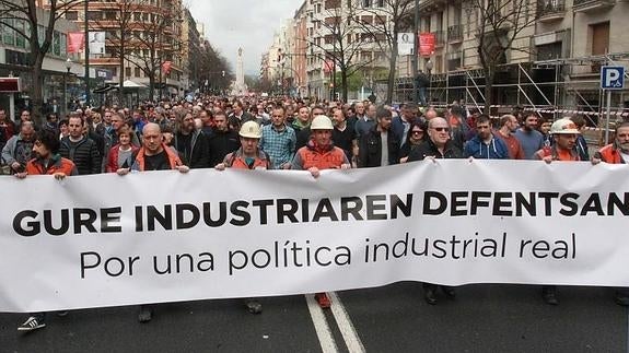 Miles de manifestantes reclaman políticas industriales para tener futuro