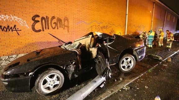Fallece tras estrellar su Ferrari contra una farola en Erandio
