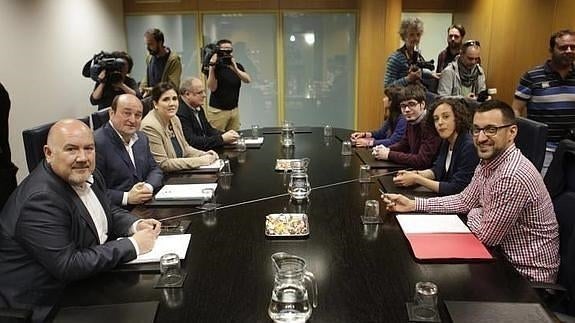 El PNV incorpora a Podemos a la negociación para actualizar el autogobierno