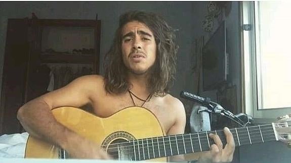 El hijo de Mariló Montero presume de voz en Instagram