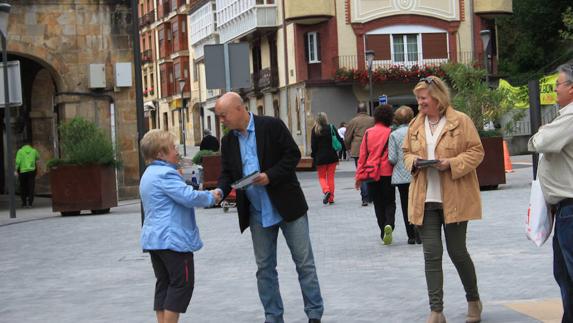 Elorza promete un «lobby» con Euskadi para evitar cierres como el de Arcelor en Zumarraga