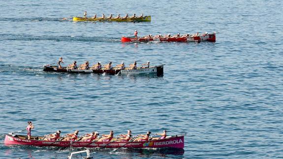 Nueve traineras femeninas inician en Hondarribia la Liga de Gipuzkoa