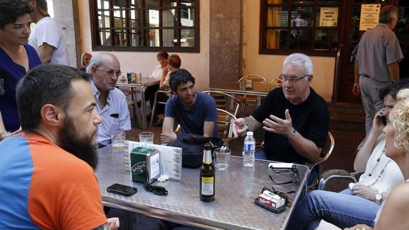 Cayo Lara advierte al PSOE de que «asistirá a su propio entierro» si apoya al PP