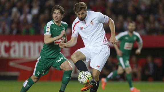 Fernando Llorente se entrena en Zubieta a la espera de conocer su futuro