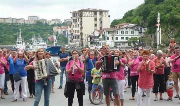 La fiesta saltó al otro lado de la bahía