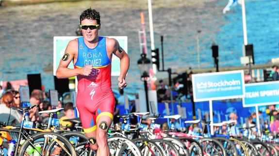 Los deportistas apoyan a Gómez Noya