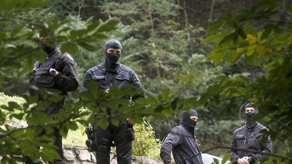 Interior quiere que los crímenes de ETA sean considerados de lesa humanidad