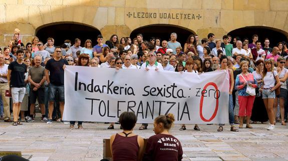 Concentración en Lezo contra el intento de agresión sexual sufrido por una menor