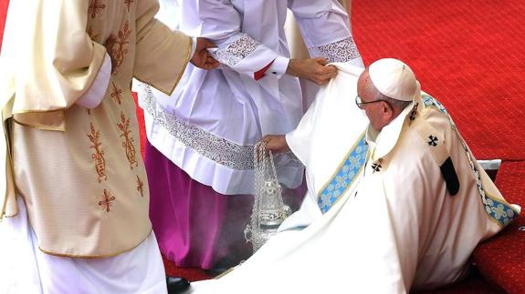 La caída del Papa en Polonia