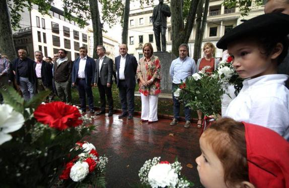 El PNV llama a los vascos a no caer «en cantos de sirena» que lleven a Euskadi «contra las rocas»