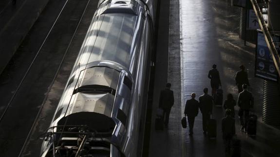 Adif lanza un plan para suprimir los pasos a nivel con más tráfico