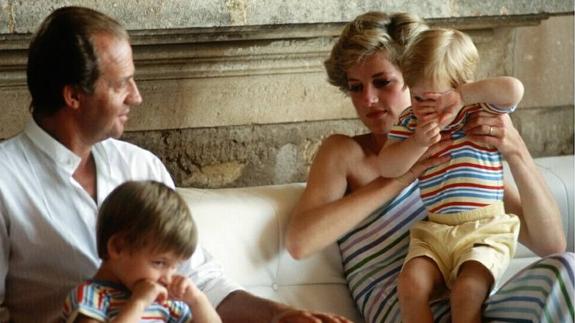 Según Lady Di, el Rey Juan Carlos era «demasiado sobón»