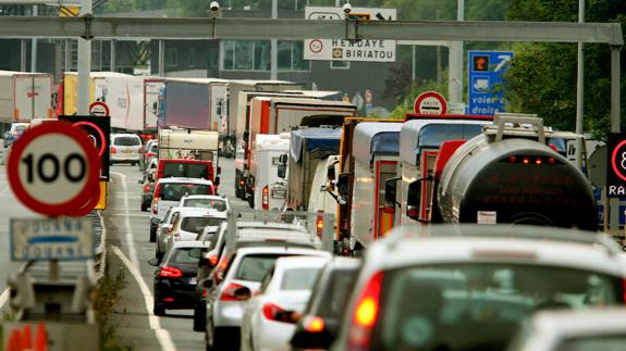 Remiten las retenciones en el paso de Biriatou tras llegarse a los 16 kilómetros