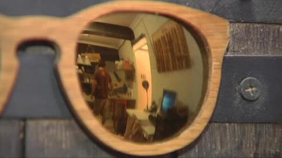 Vuelve la moda de las gafas de barricas de vino