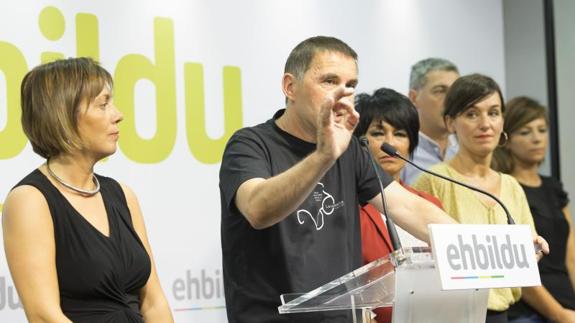 Otegi anuncia que será el rostro de EH Bildu en campaña pese a la inhabilitación
