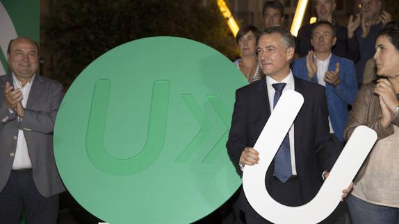 Elecciones vascas: El PNV sigue en cabeza a la espera del debate