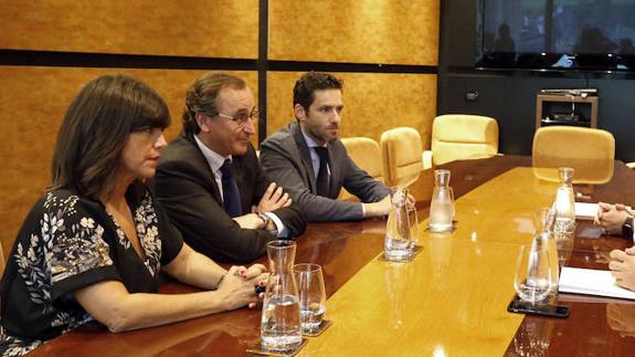 El PP se muestra dispuesto a acuerdos puntuales con el PNV desde la oposición