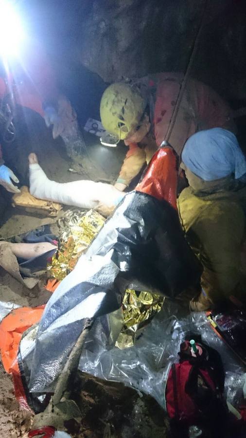 El «espantoso» rescate del espeleólogo de Zestoa obligó a volar con explosivos la estrecha galería