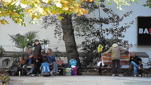 Al menos 285 personas duermen en la calle en Euskadi