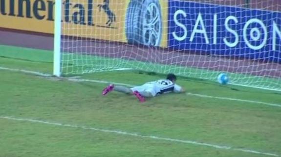 Sancionan por amaño al portero del 'gol más tonto del mundo'