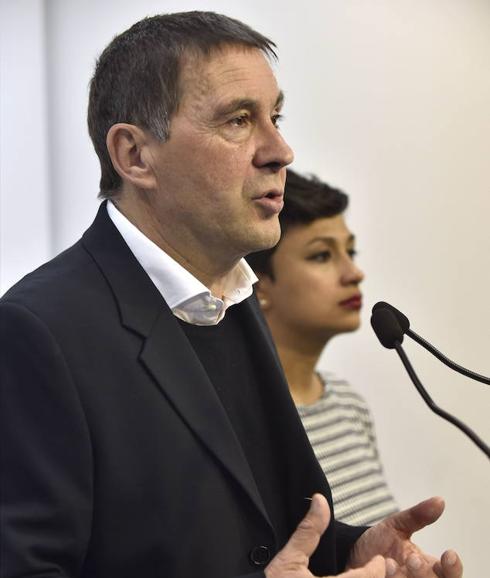 Otegi asegura que el desarme de ETA será en esta legislatura y recuerda al PNV que la Ertzaintza «también ha matado»