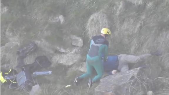 Fallece un peregrino extranjero al despeñarse en una zona acantilada en Castro Urdiales