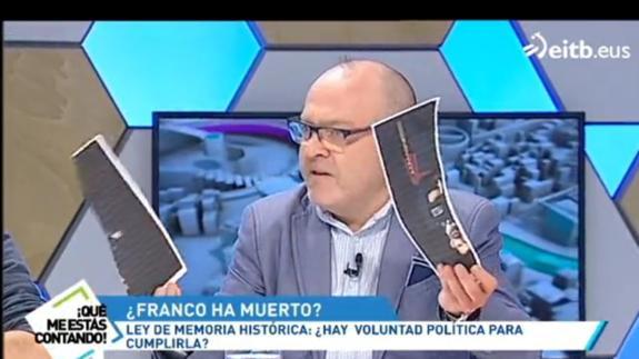 El PP denuncia que un colaborador de ETB rompió una foto del Rey ante la cámara