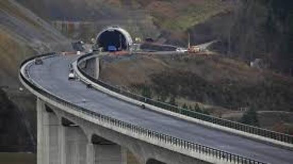 Fomento desbloquea el 'nudo de Bergara' y acepta soterrar el TAV en Bilbao y Vitoria