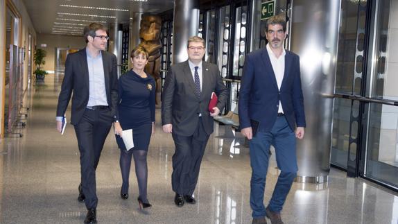 Instituciones reclaman que la entrada del TAV a las capitales vascas se defina en 2017