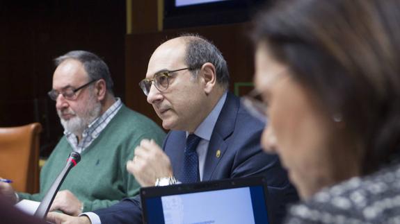 Salud promete una OPE para 2017 «con el mayor número posible de plazas en diferentes categorías»