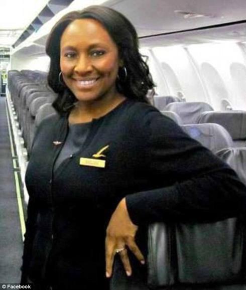 Una azafata salva en pleno vuelo a una niña que era víctima de una red de trata de personas