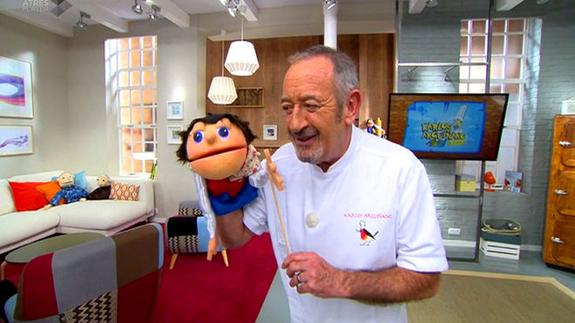 Karlos Arguiñano bate récords con una receta de sopa de cebolla y encuentro con Chicote