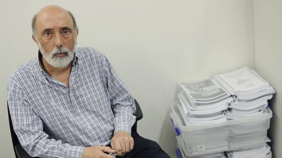 El forense Paco Etxeberria halla un nuevo resto supuestamente de una de las tres chicas asesinadas en Alcàsser