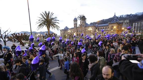 Un millar de personas se manifiestan en Donostia en favor de la presa de ETA Sara Majarenas